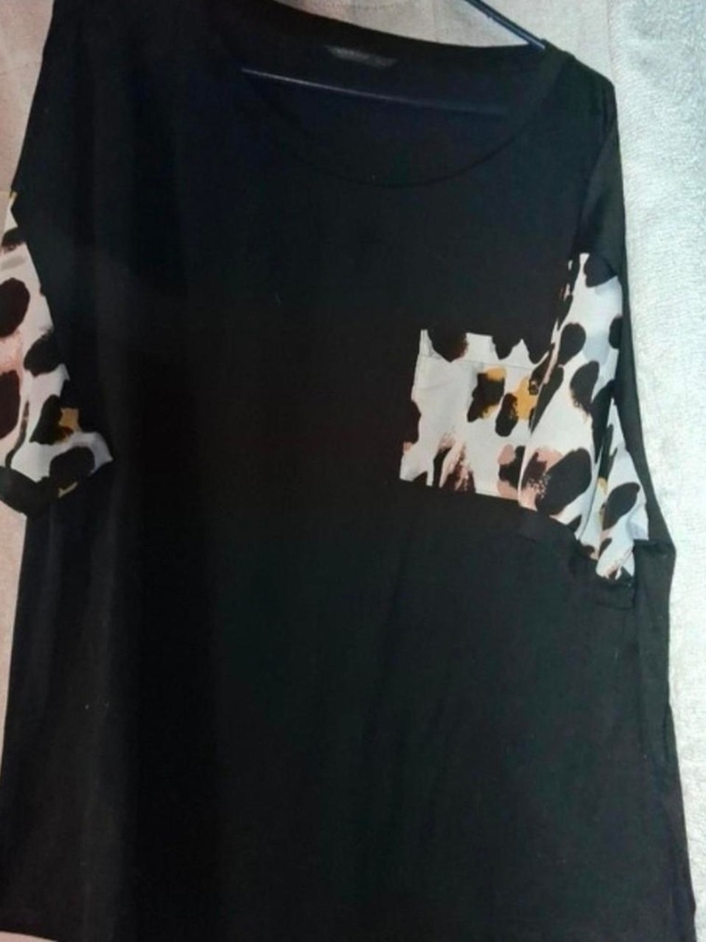 SHEIN Black Short Sleeve Top with Leopard Pocket Accents